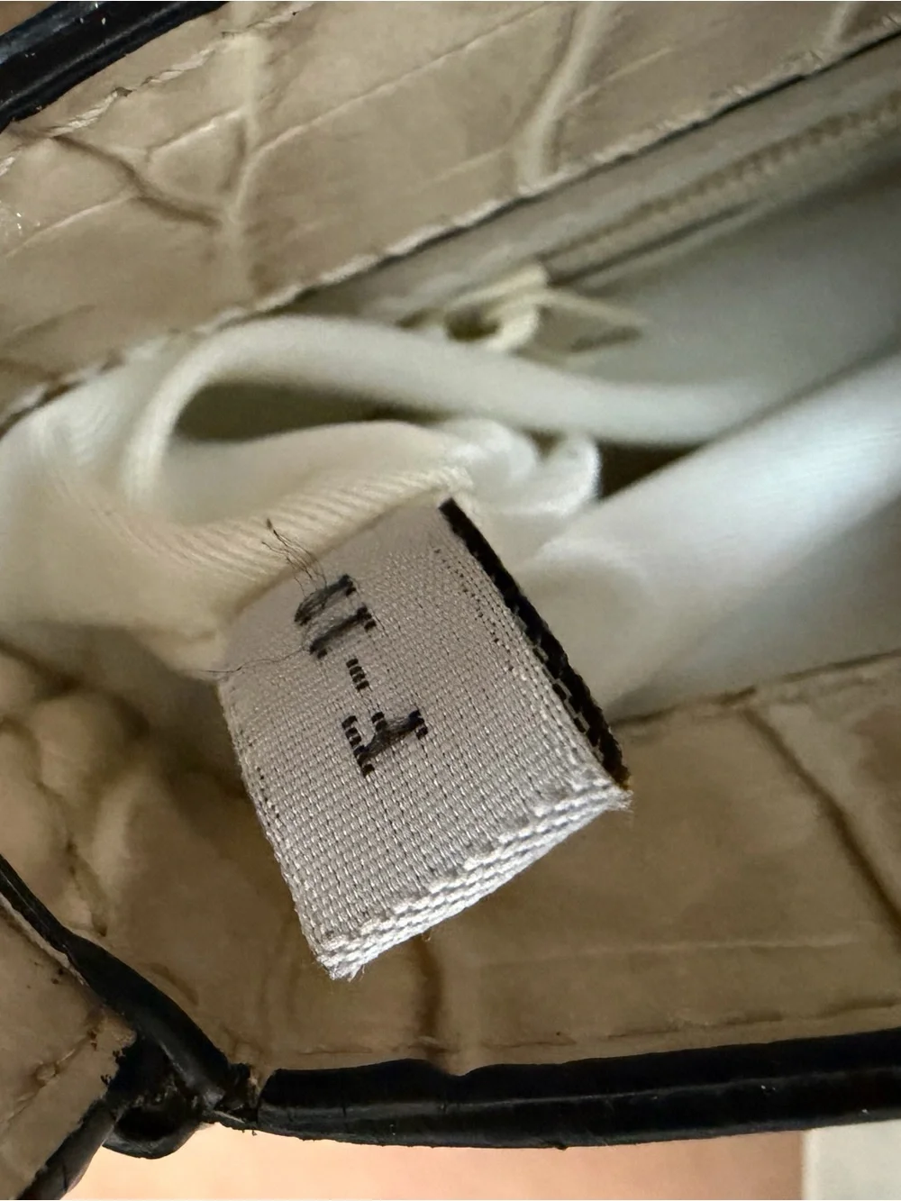 Vintage Guess Croc Embossed Shoulder Bag Y2K Cream Ivory Baguette Purse - Picture 10 of 11